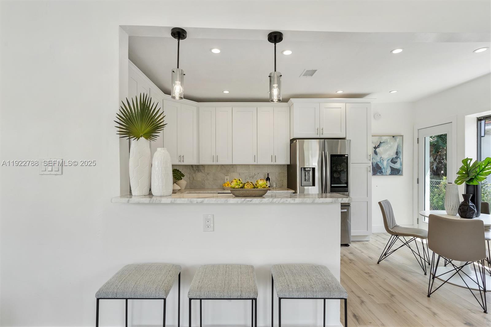 Ver detalles / 2422 sq. ft. $ 2025-12-01 0 foto