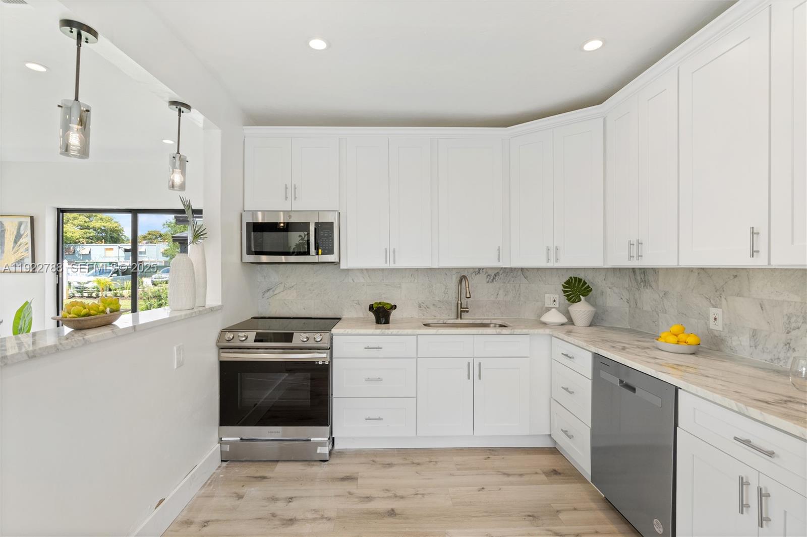 Ver detalles / 2422 sq. ft. $ 2025-12-01 0 foto