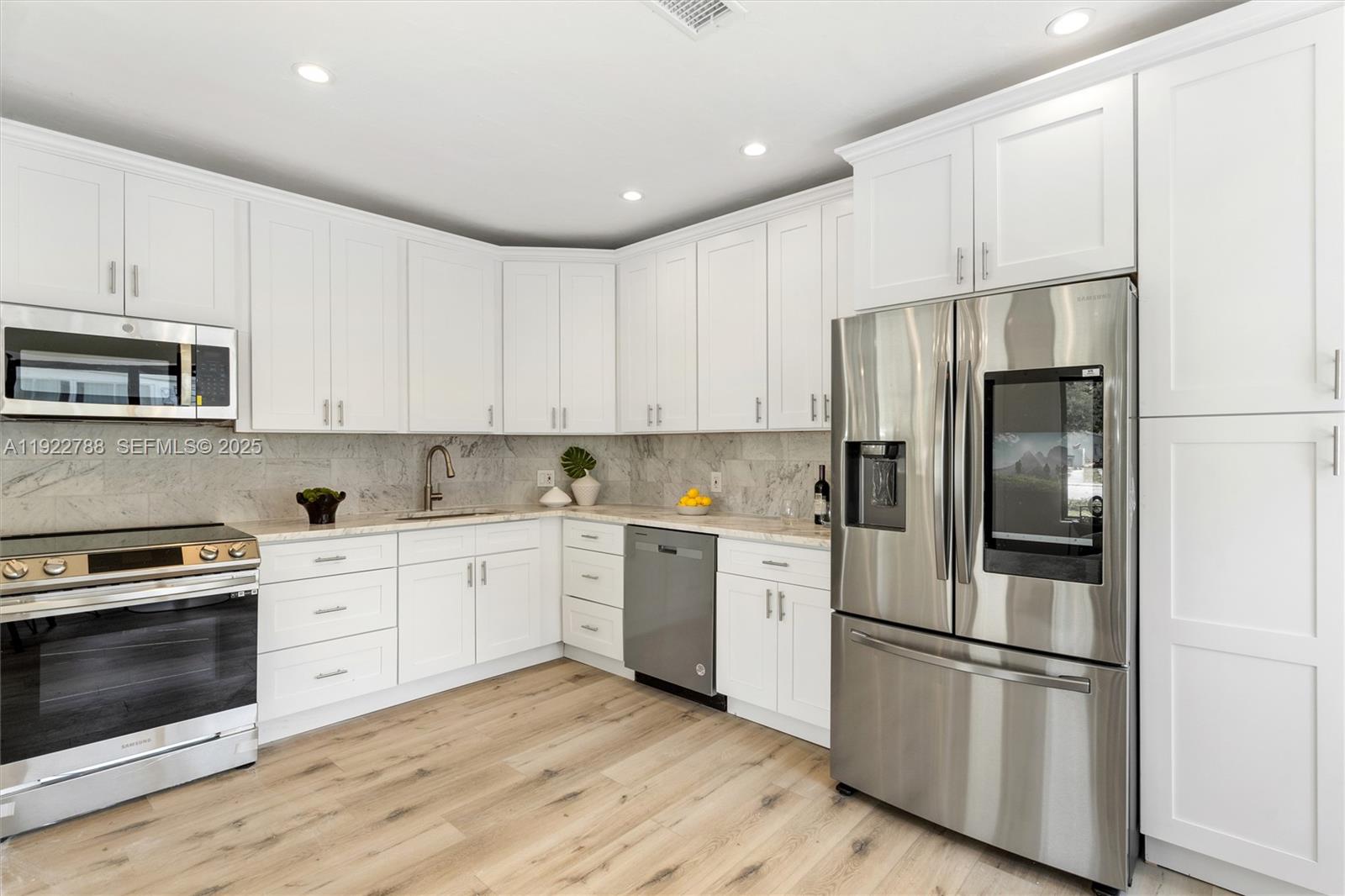 Ver detalles / 2422 sq. ft. $ 2025-12-01 0 foto