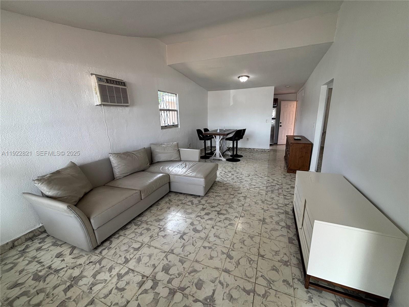 Ver detalles / 1524 sq. ft. $ 2025-12-01 0 foto