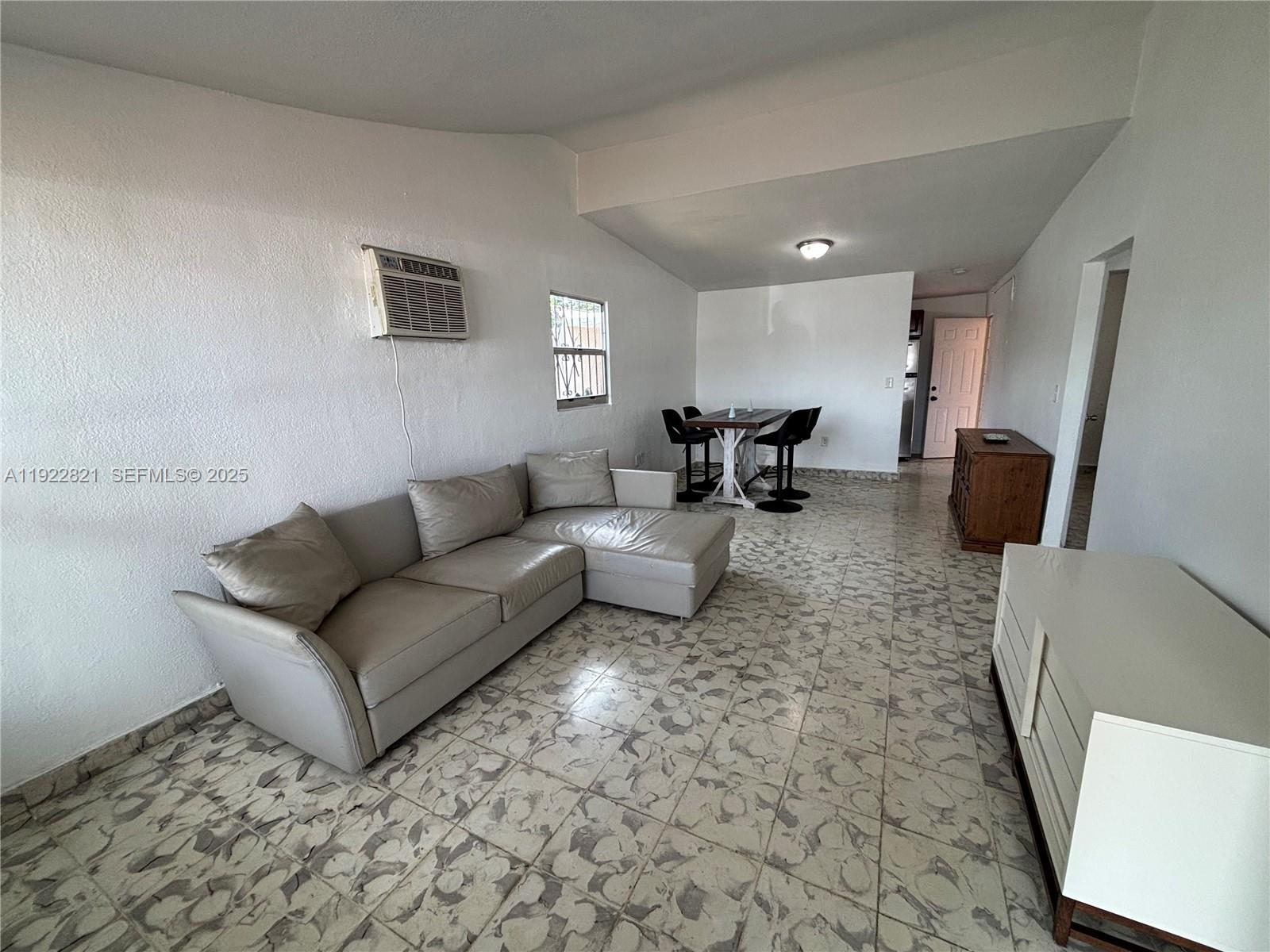 Ver detalles / 1524 sq. ft. $ 2025-12-01 0 foto