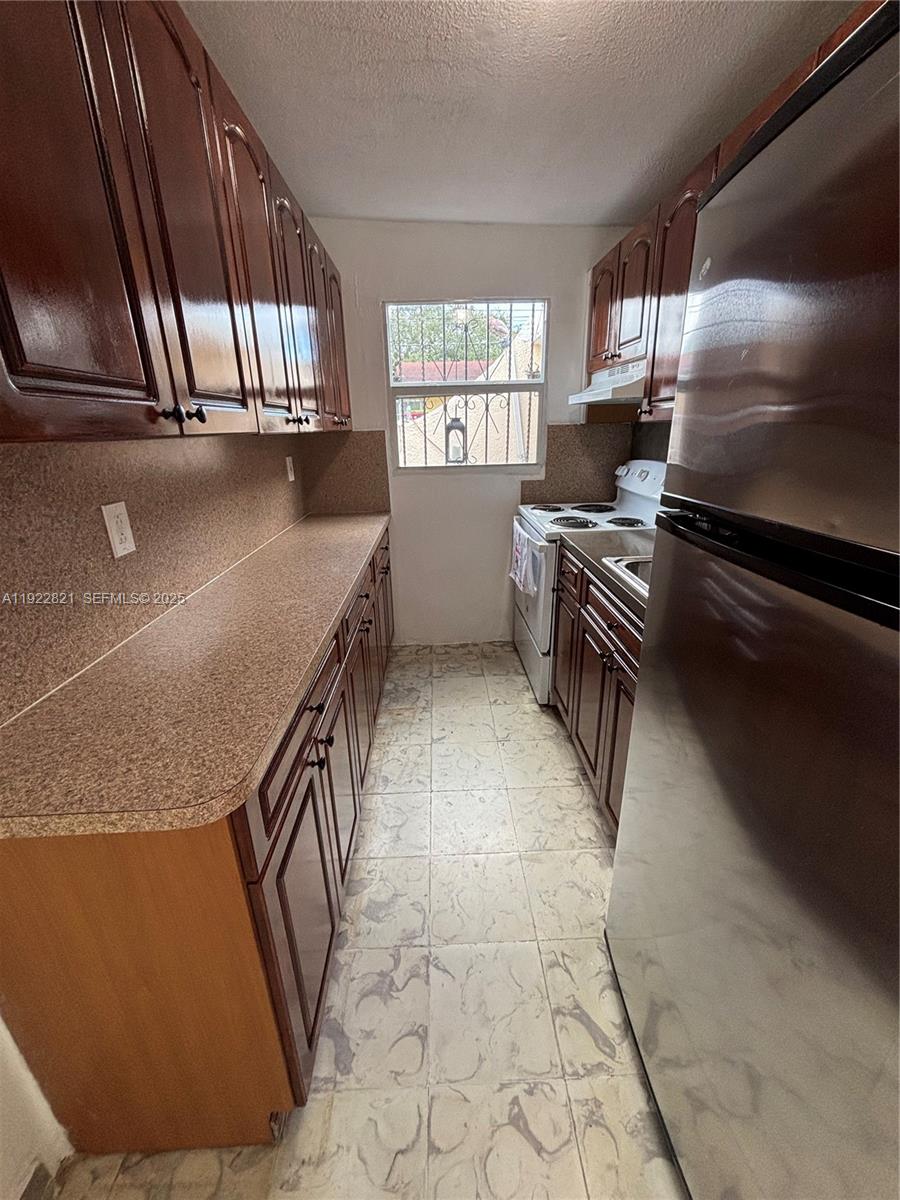Ver detalles / 1524 sq. ft. $ 2025-12-01 0 foto