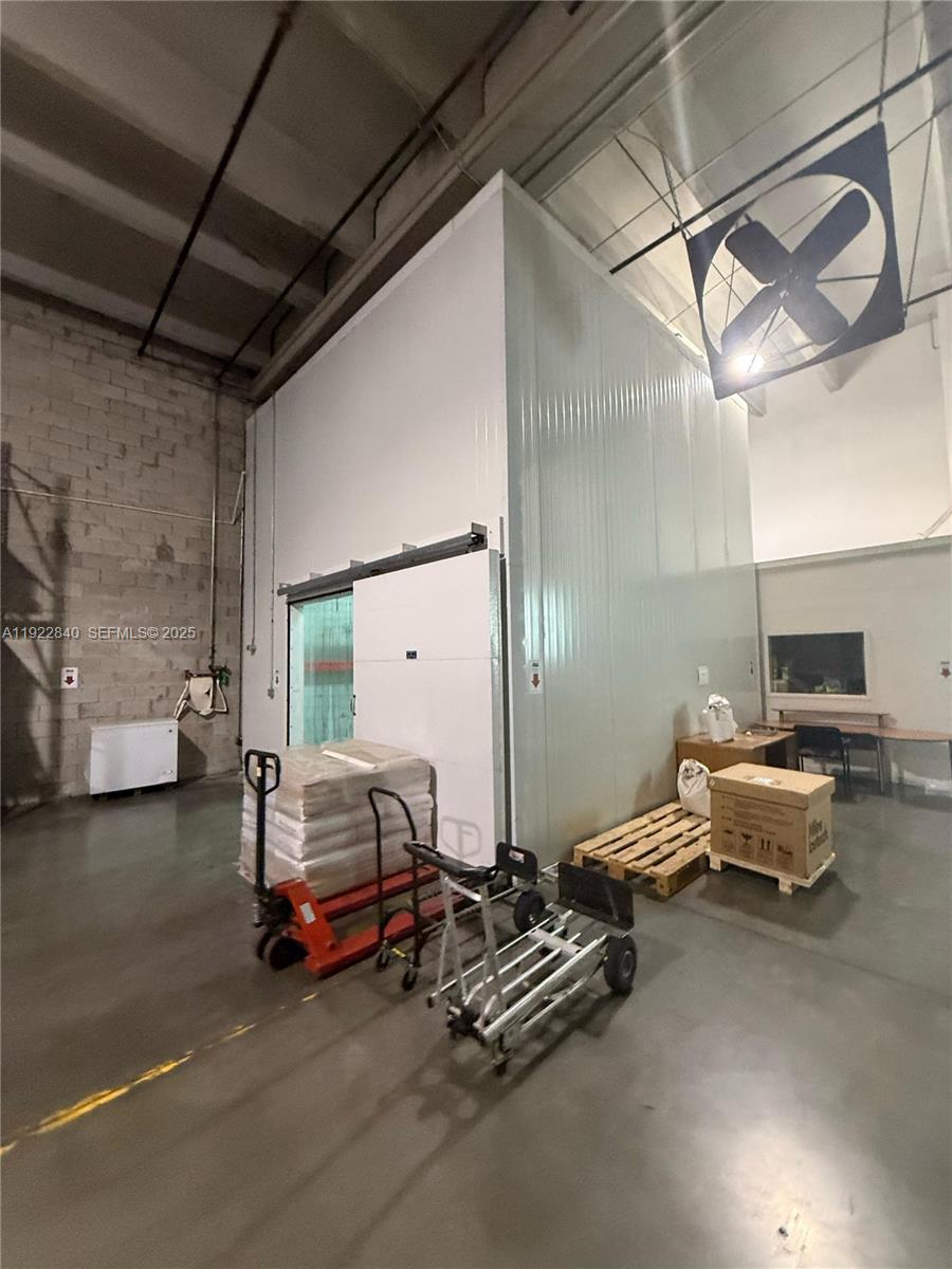 See details 7860 / sq. ft. $ 2025-12-01 0 Photo