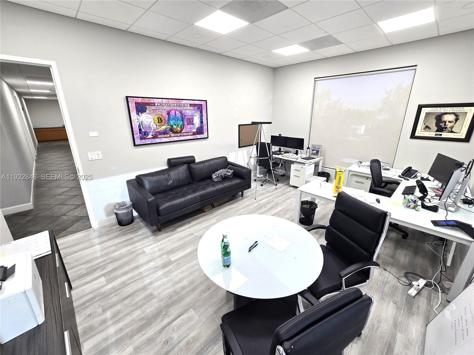 201  /   sq. ft. $ 2025-12-01 0 Photo