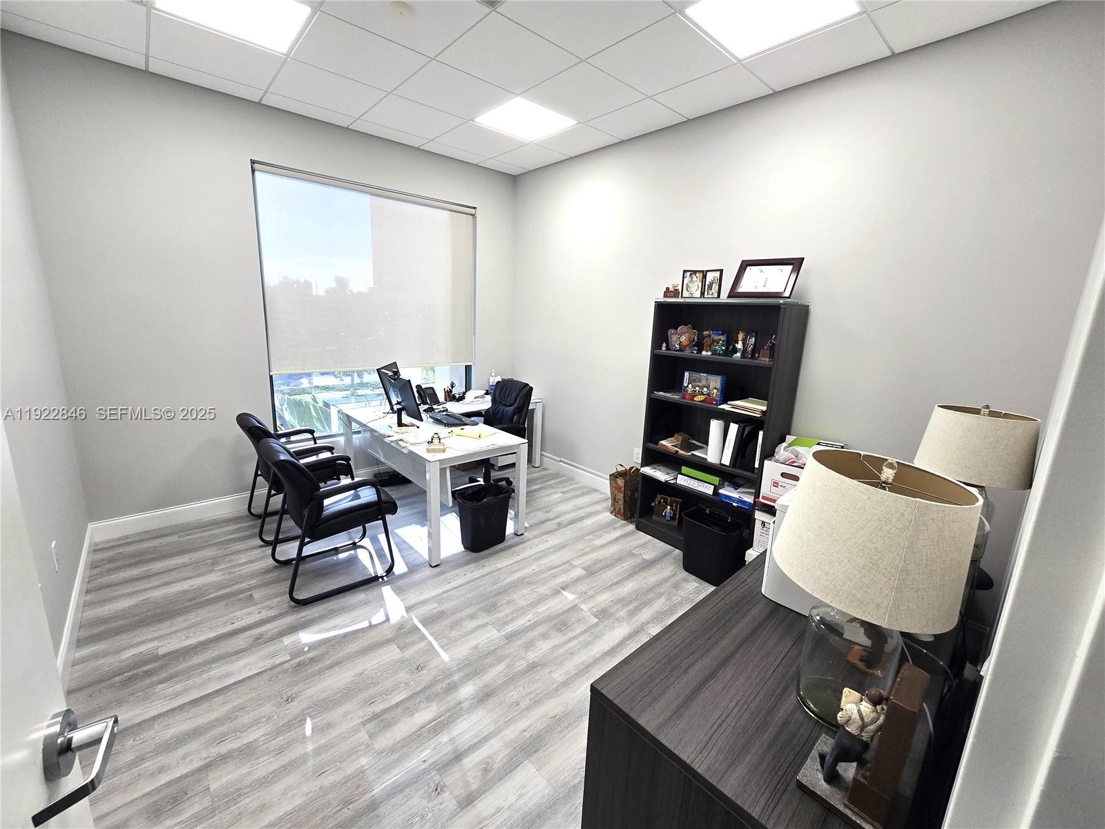 201  /   sq. ft. $ 2025-12-01 0 Photo