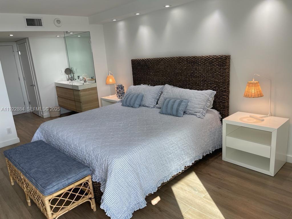 Подробнее 1521 2 / 2 1357 кв.футов $ 2025-12-01 0 Фото