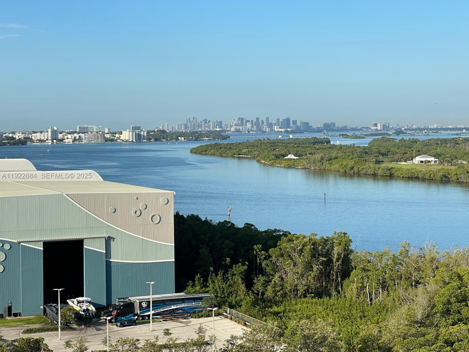 Подробнее 1521 2 / 2 1357 кв.футов $ 2025-12-01 0 Фото