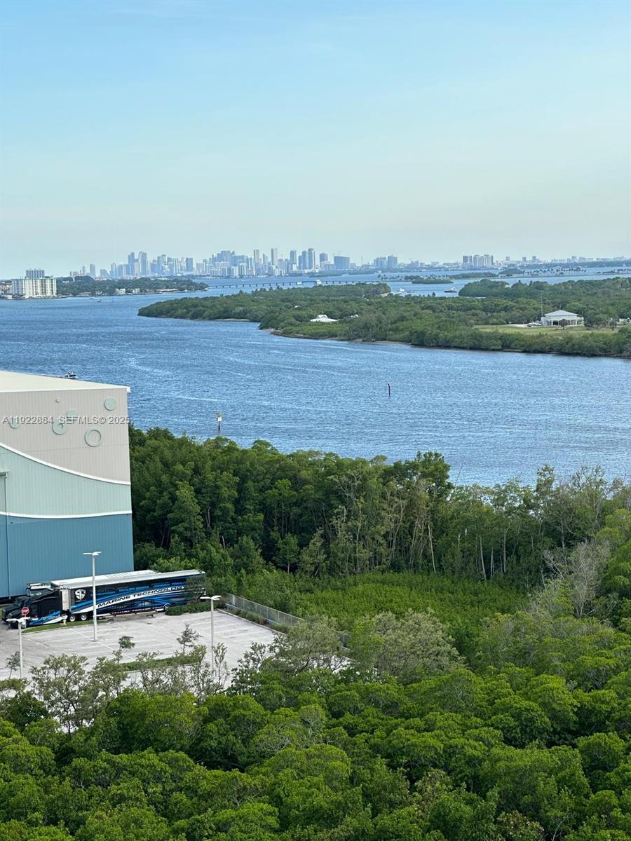 Подробнее 1521 2 / 2 1357 кв.футов $ 2025-12-01 0 Фото