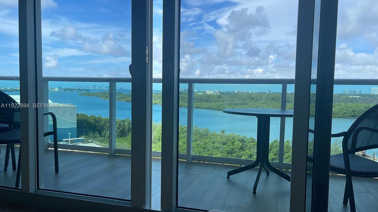 Подробнее 1521 2 / 2 1357 кв.футов $ 2025-12-01 0 Фото