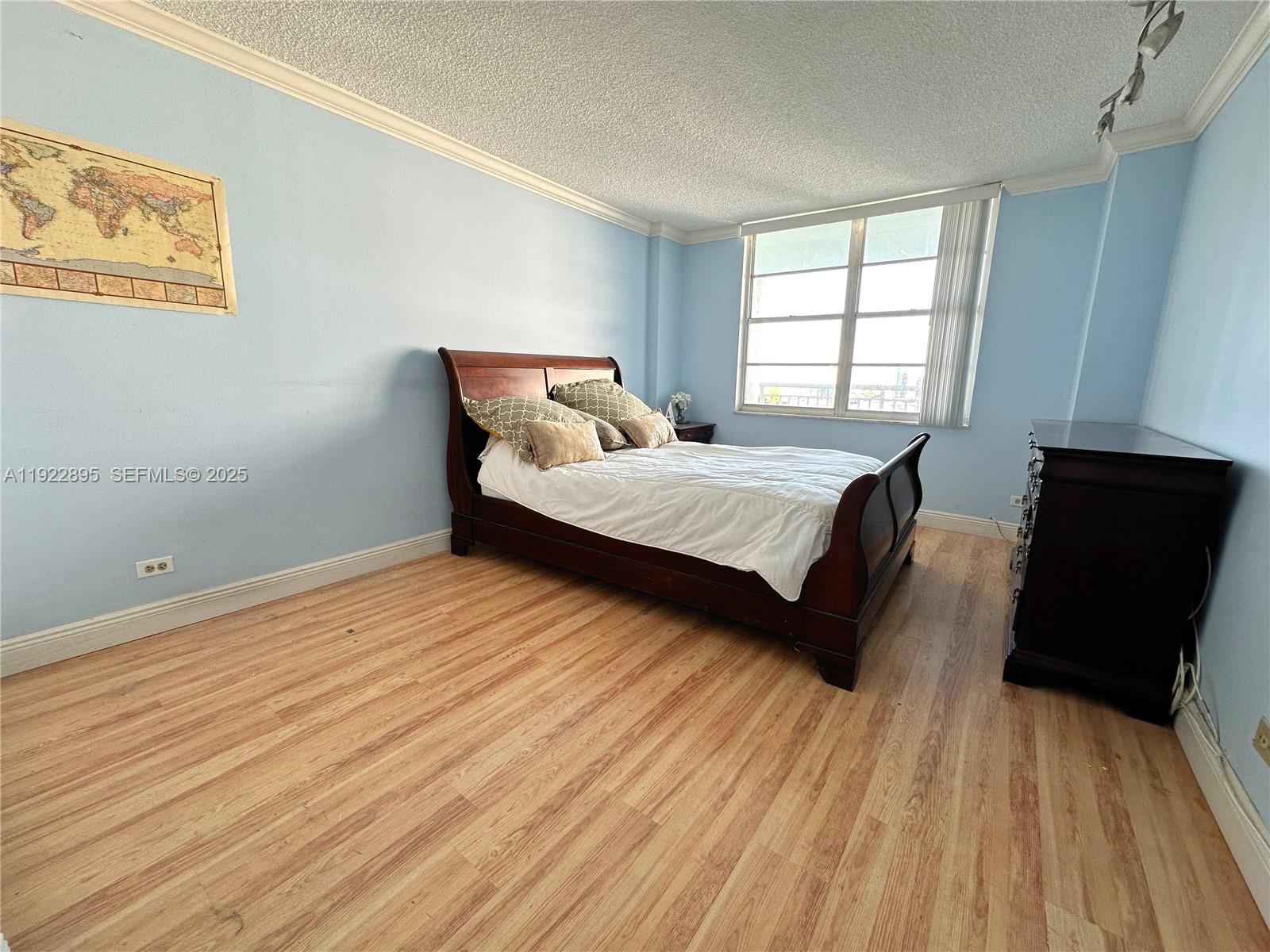 2201 2 / 2 1488 кв.футов $ 2025-12-01 0 Фото