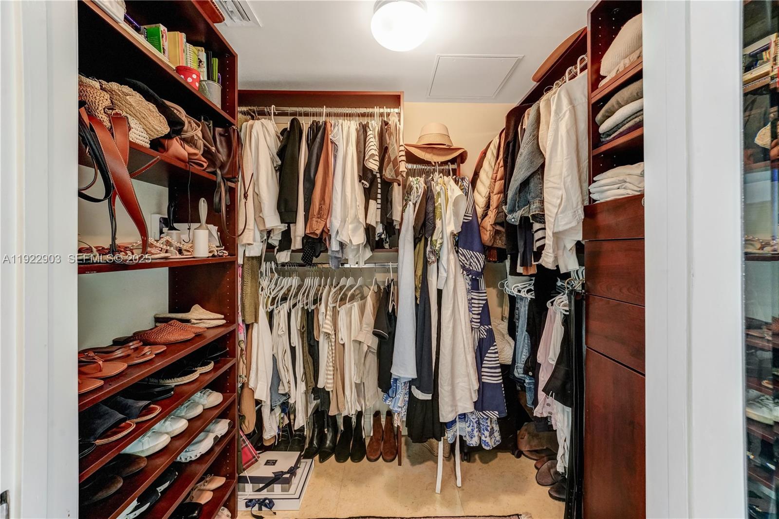 3002 3 / 3 2065 sq. ft. $ 2026-03-06 0 foto