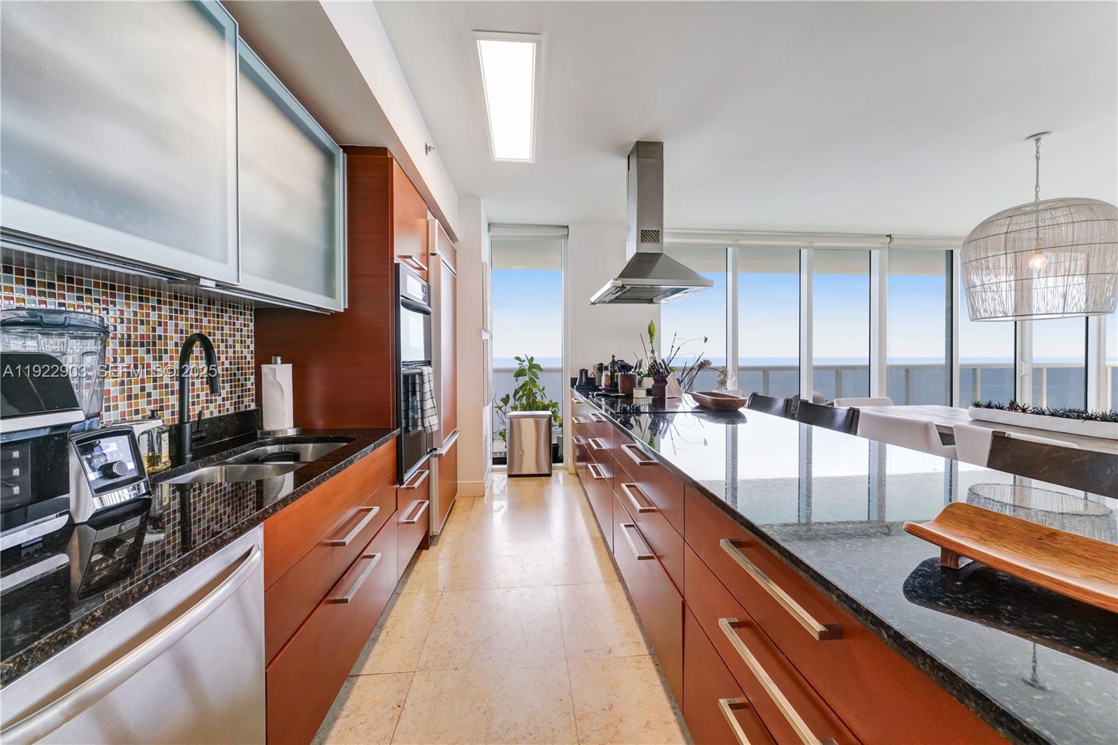 3002 3 / 3 2065 sq. ft. $ 2026-03-06 0 foto