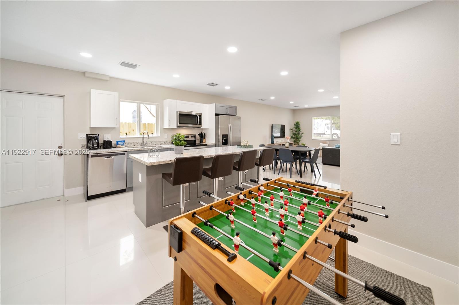 See details / 3456 sq. ft. $ 2025-12-01 0 Photo