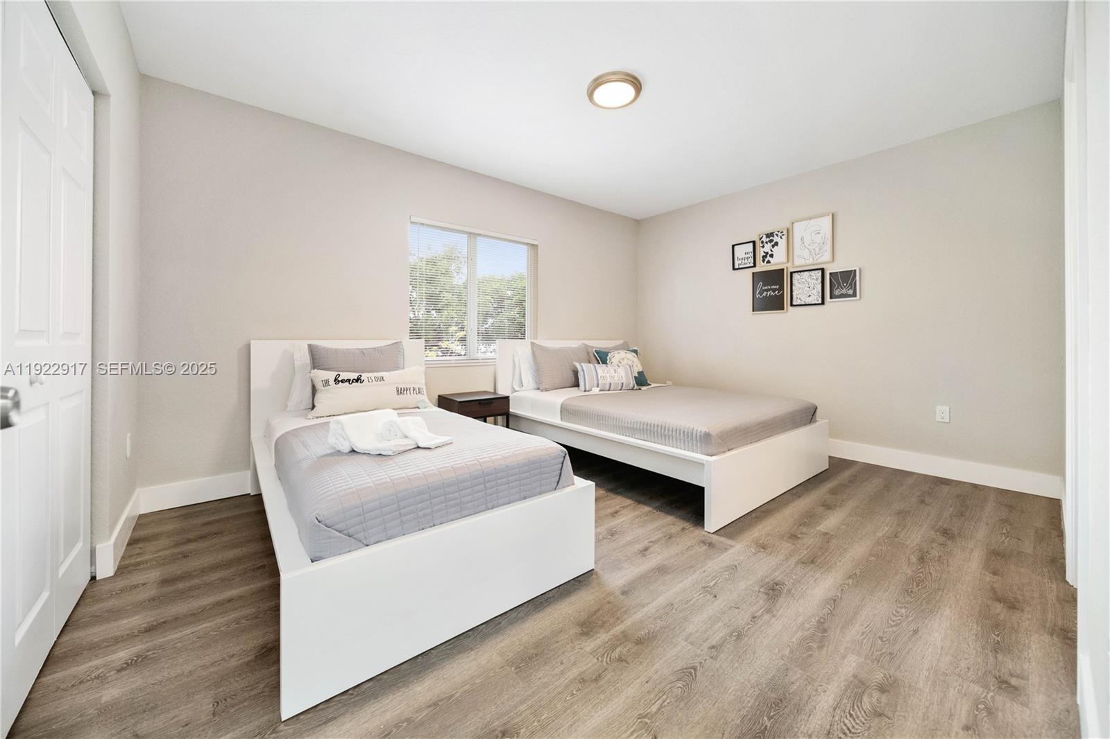 See details / 3456 sq. ft. $ 2025-12-01 0 Photo