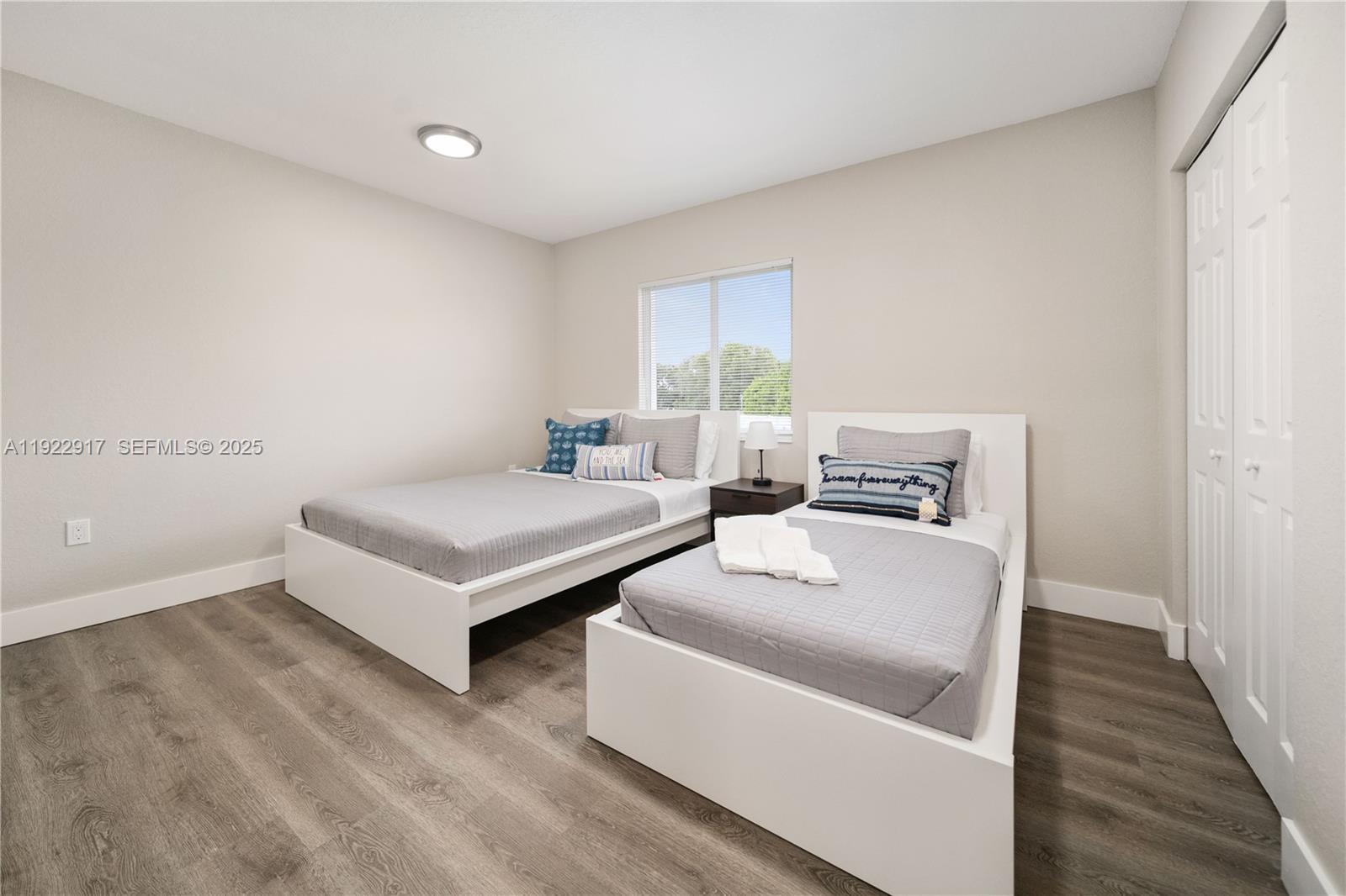 See details / 3456 sq. ft. $ 2025-12-01 0 Photo