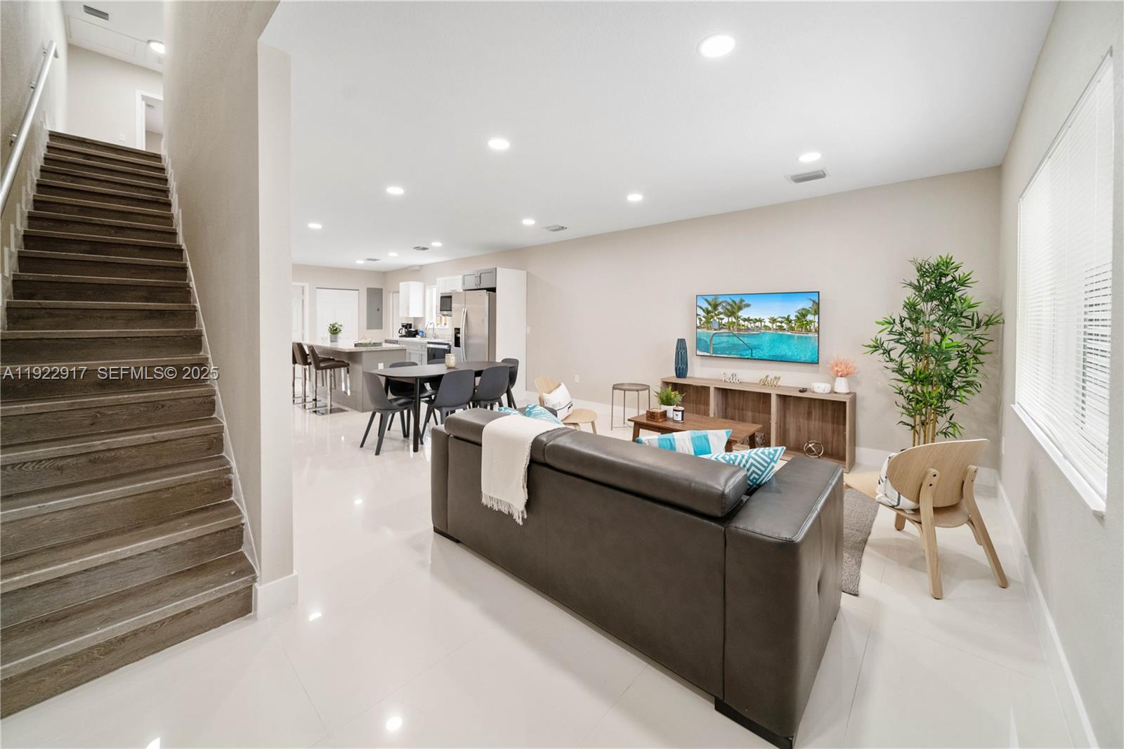 See details / 3456 sq. ft. $ 2025-12-01 0 Photo