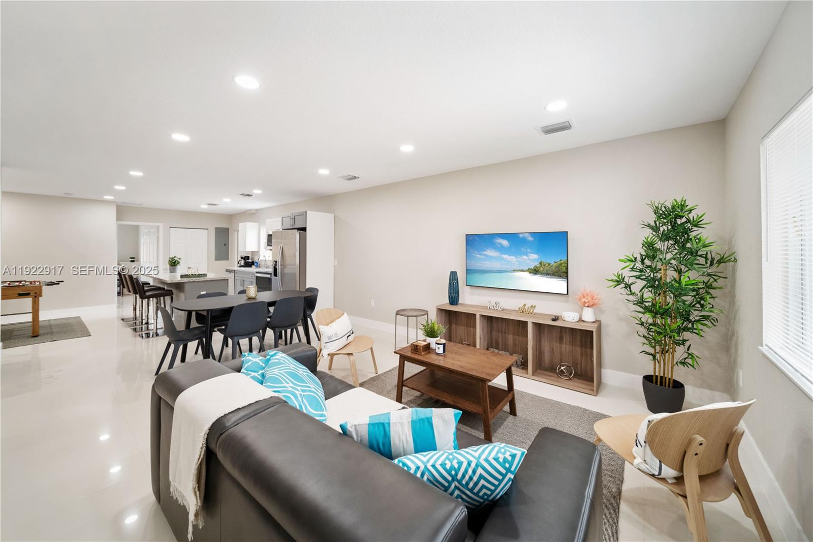 See details / 3456 sq. ft. $ 2025-12-01 0 Photo