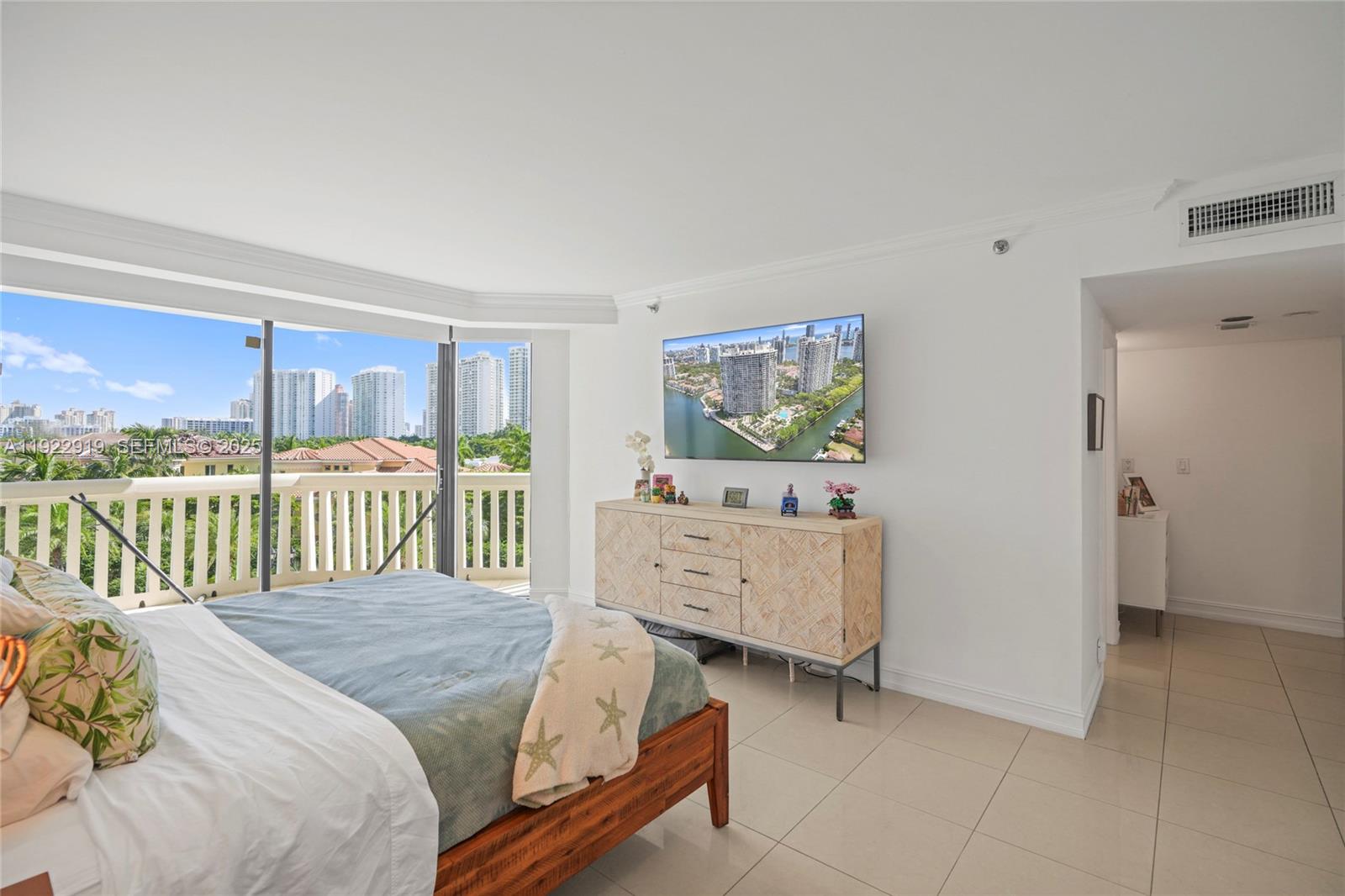 504 3 / 3 1880 sq. ft. $ 2025-12-01 0 foto