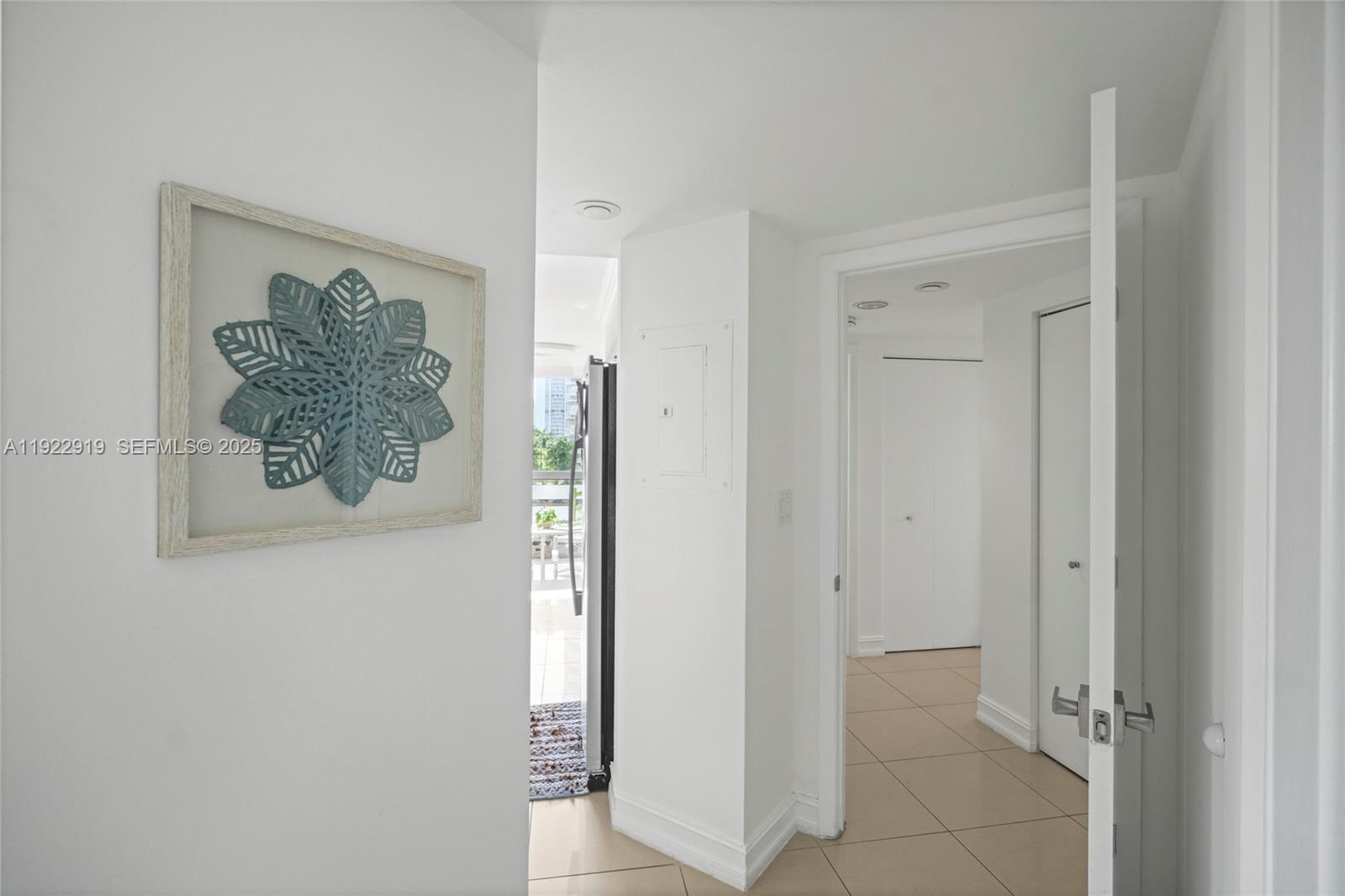 504 3 / 3 1880 sq. ft. $ 2025-12-01 0 foto