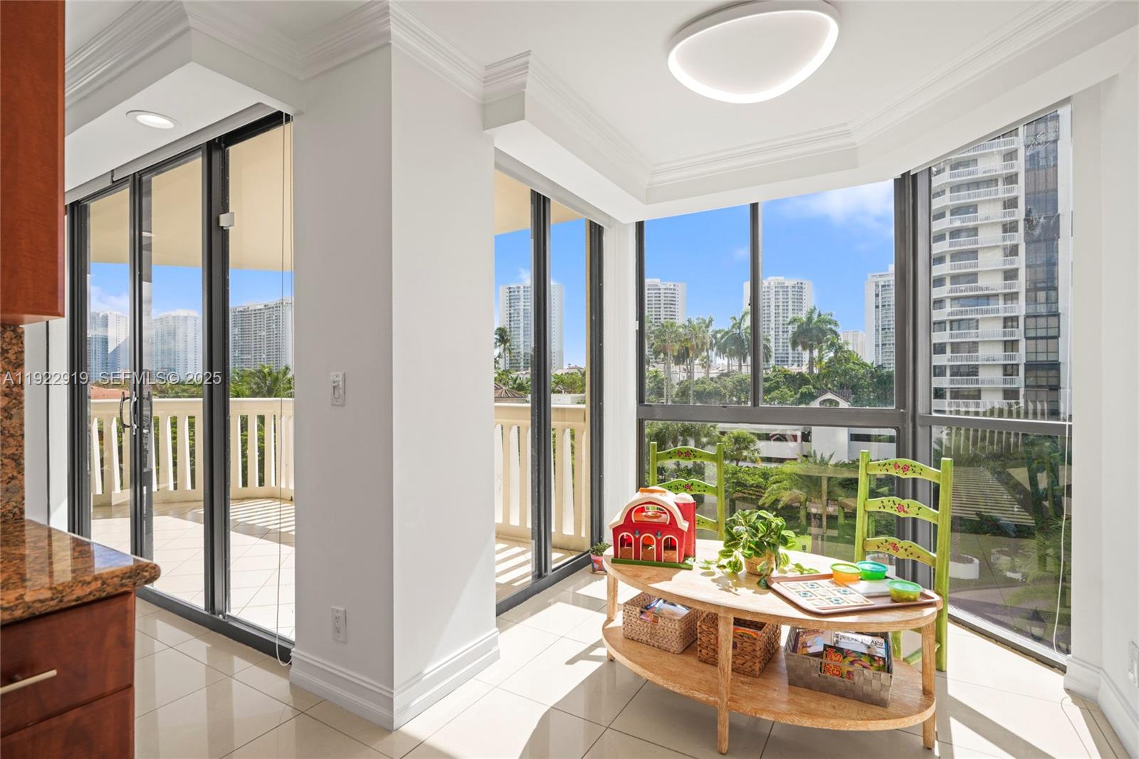 504 3 / 3 1880 sq. ft. $ 2025-12-01 0 foto