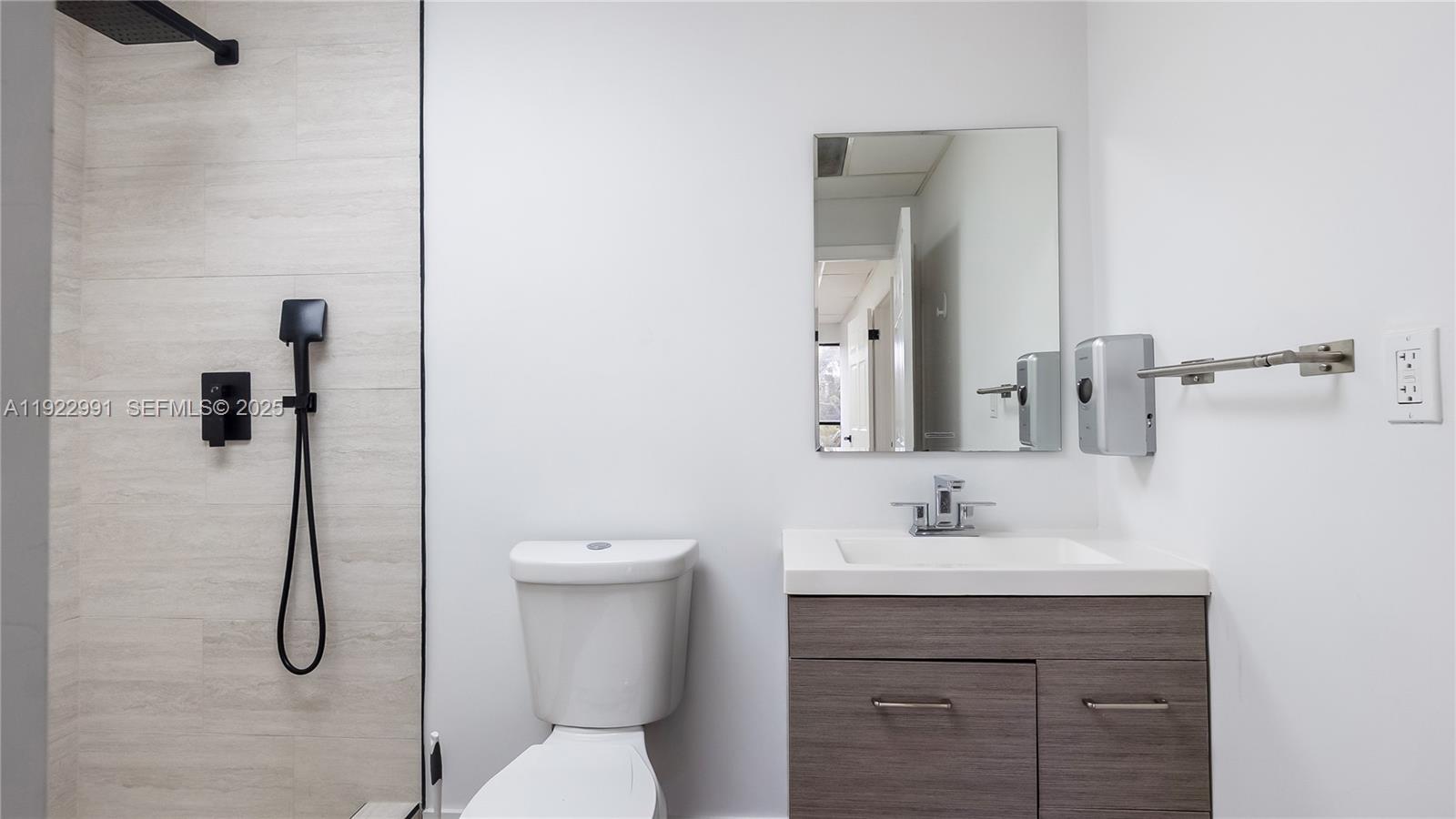 See details / sq. ft. $ 2025-12-03 0 Photo