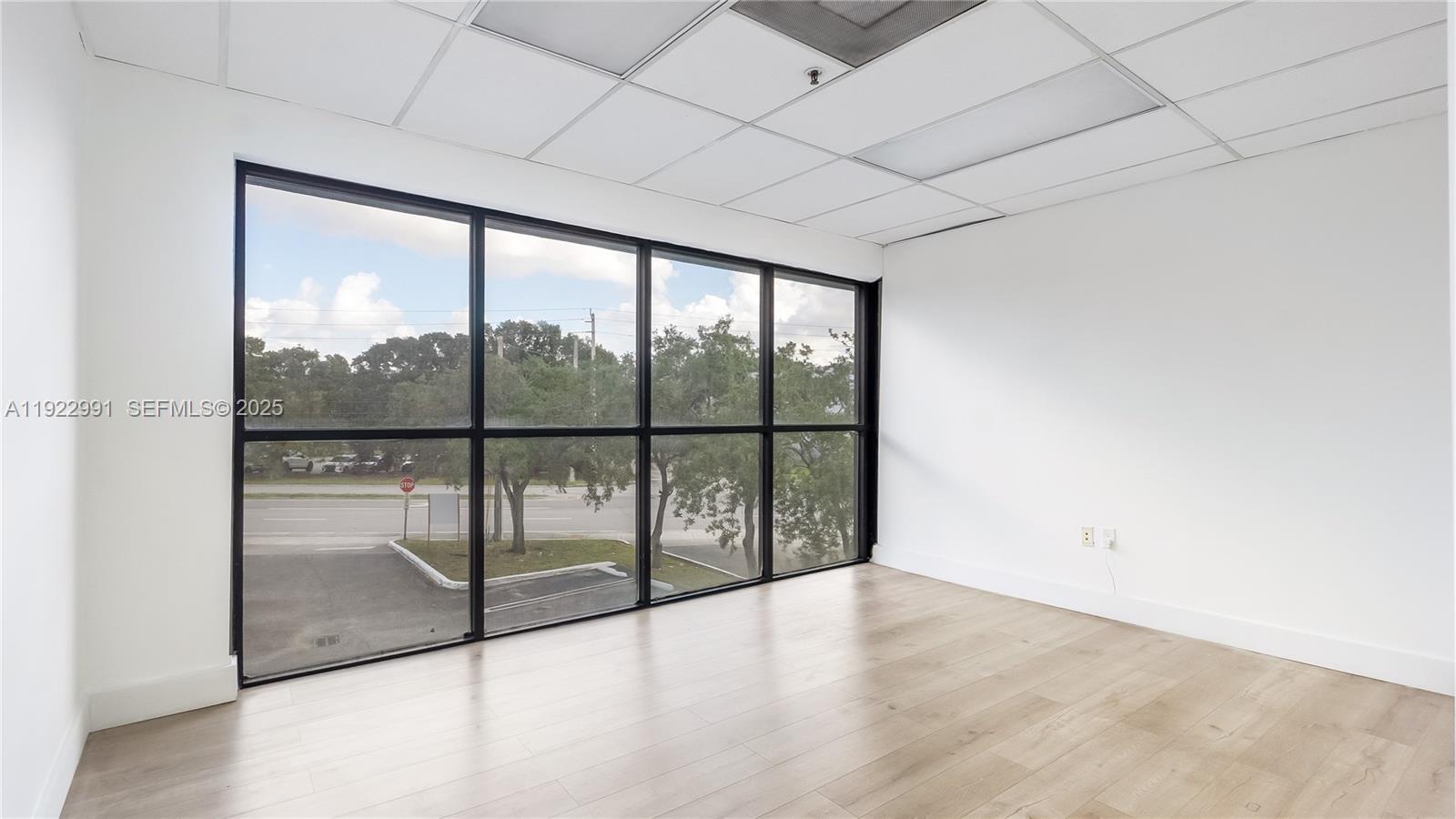 See details / sq. ft. $ 2025-12-03 0 Photo