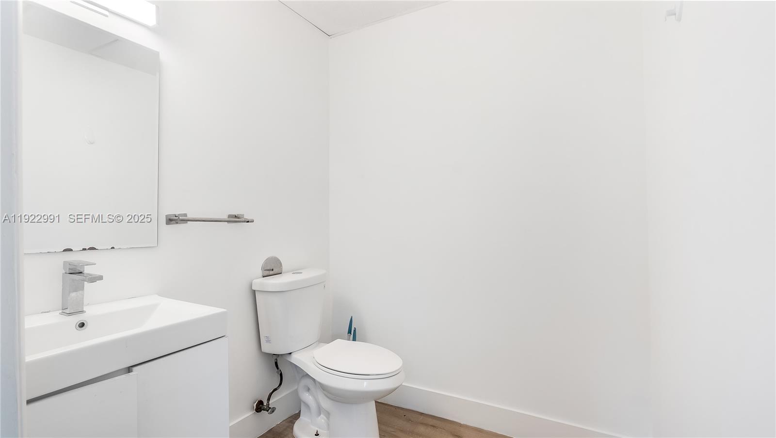 See details / sq. ft. $ 2025-12-03 0 Photo