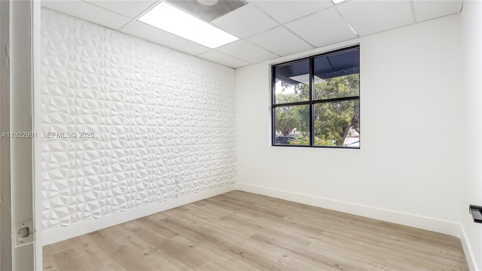 See details / sq. ft. $ 2025-12-03 0 Photo