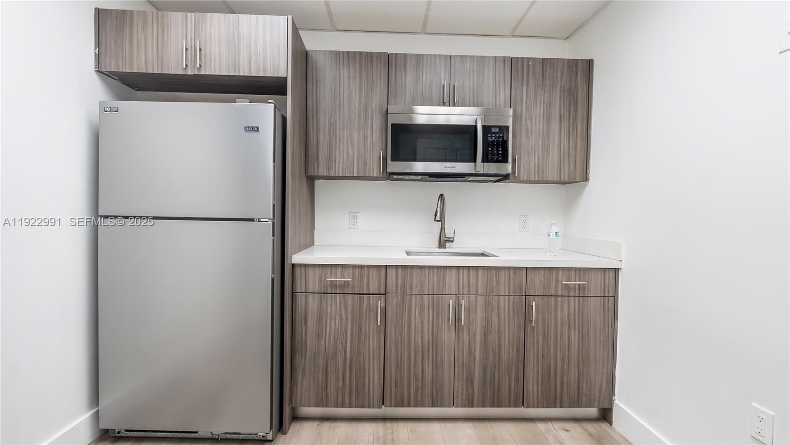 See details / sq. ft. $ 2025-12-03 0 Photo