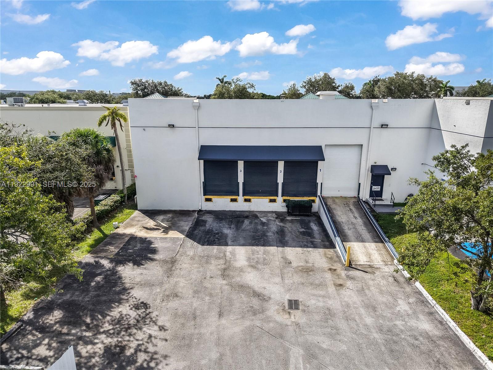 See details / sq. ft. $ 2025-12-03 0 Photo