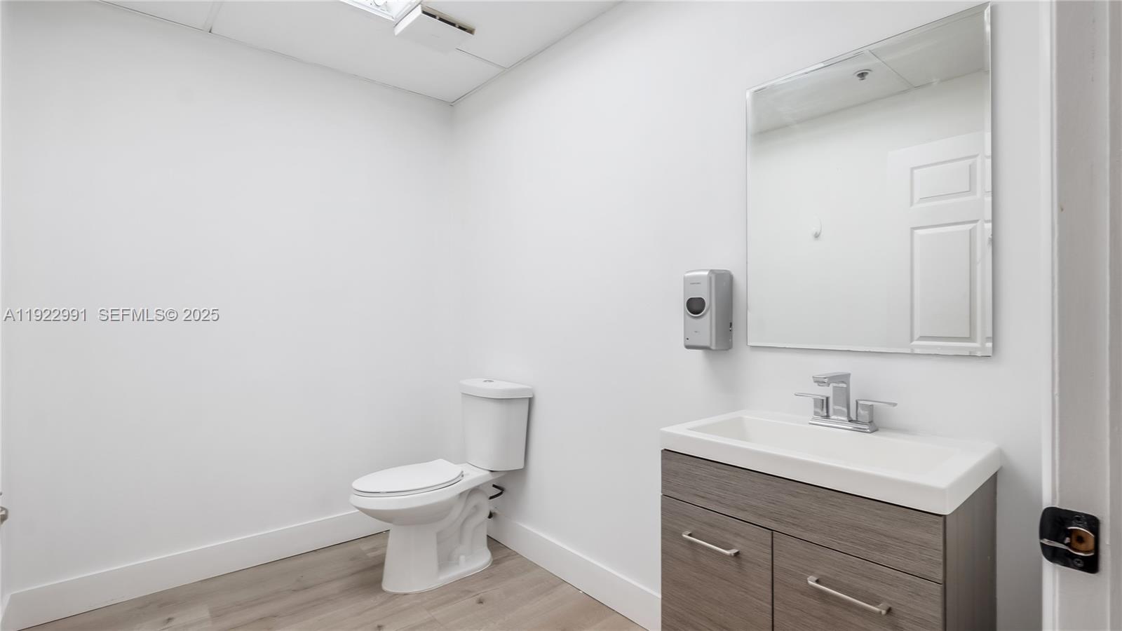 See details / sq. ft. $ 2025-12-03 0 Photo