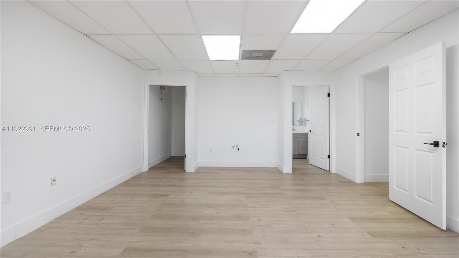 See details / sq. ft. $ 2025-12-03 0 Photo