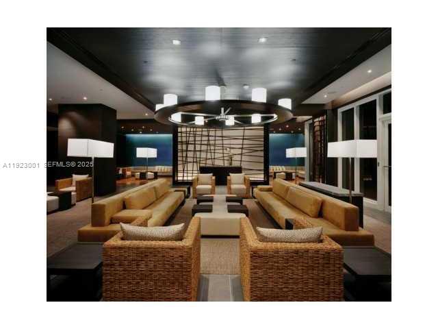 PH4402 3 / 5 2570 кв.футов $ 2025-12-01 0 Фото