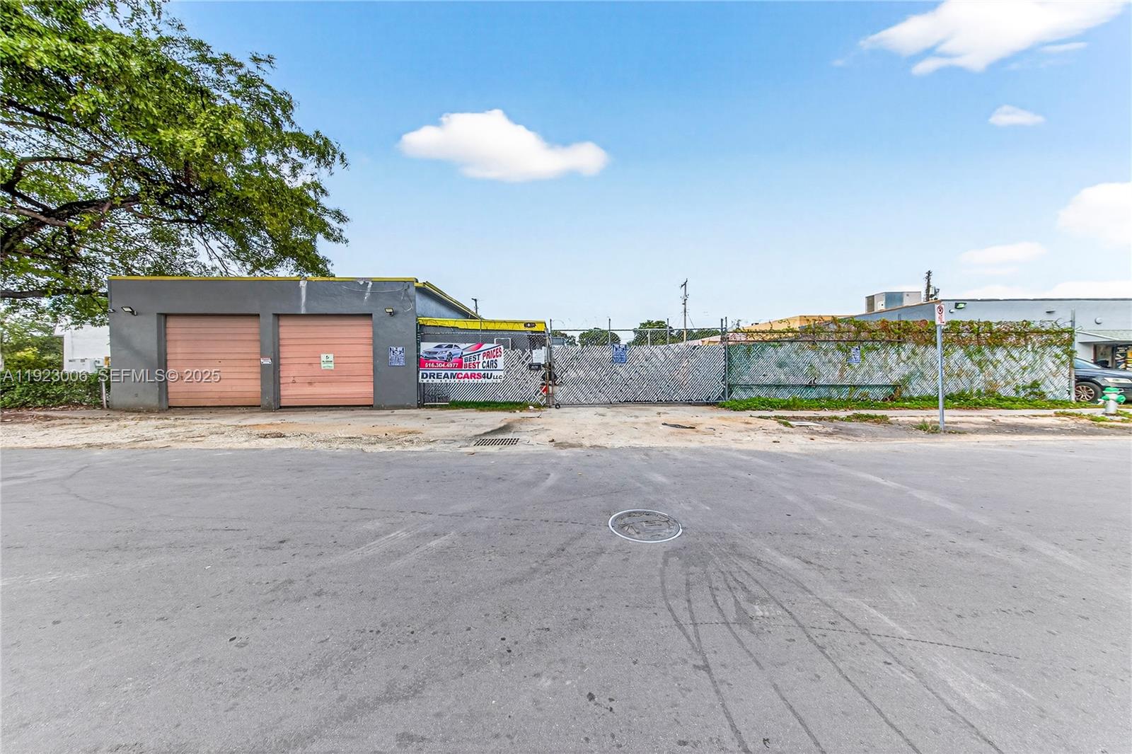   /   sq. ft. $ 2025-12-01 0 foto