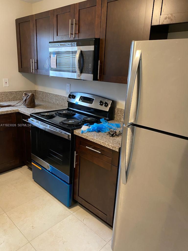 See details / 2088 sq. ft. $ 2025-12-01 0 Photo