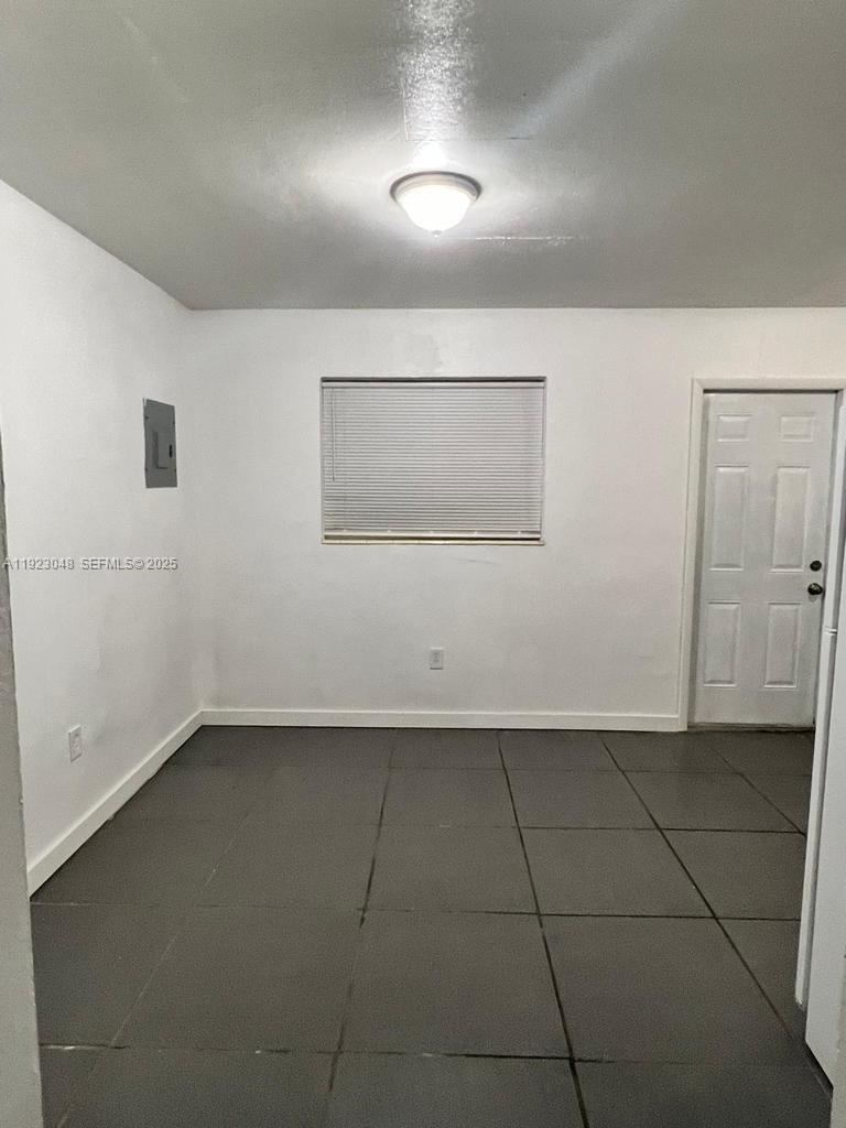 See details / 1650 sq. ft. $ 2025-12-01 0 Photo