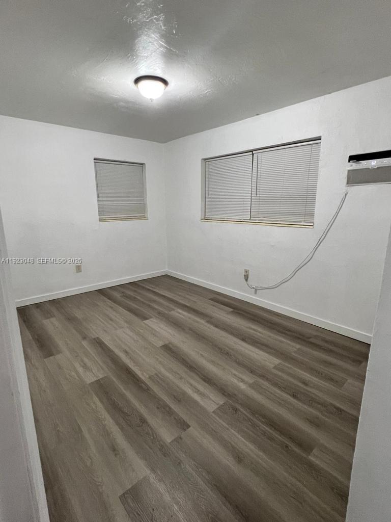 See details / 1650 sq. ft. $ 2025-12-01 0 Photo