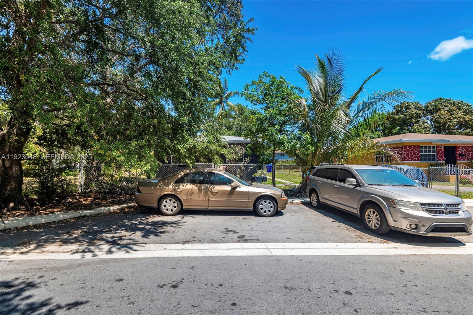 See details / 1650 sq. ft. $ 2025-12-01 0 Photo