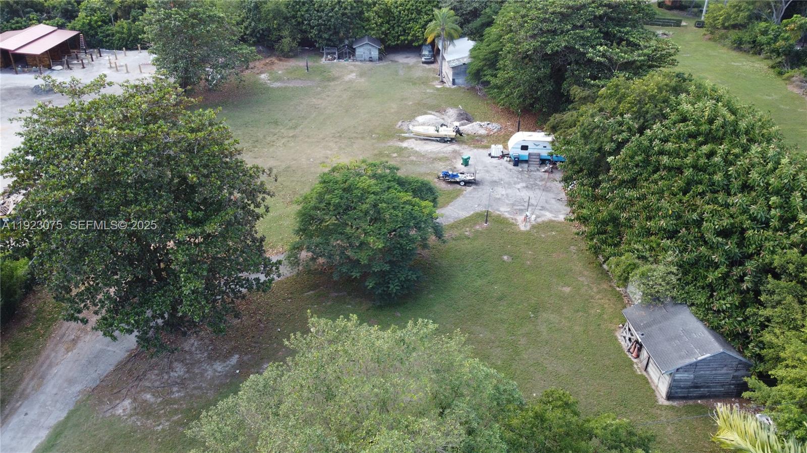   /   кв.футов $ 2025-12-01 0 Фото