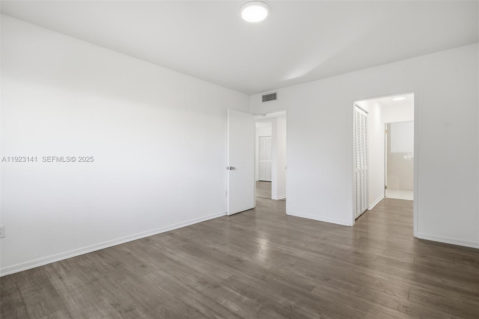 See details / 2658 sq. ft. $ 2025-12-01 0 Photo