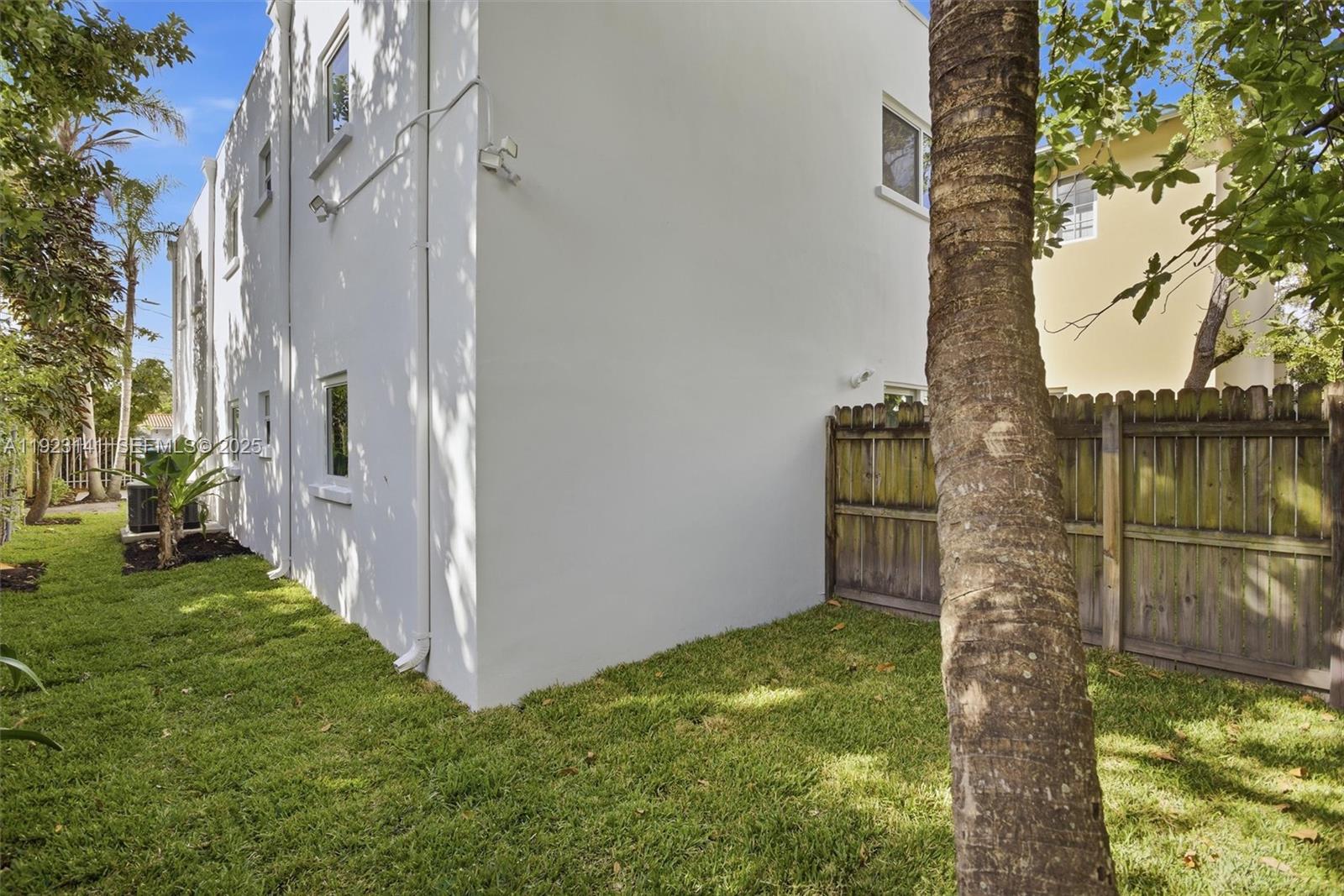 See details / 2658 sq. ft. $ 2025-12-01 0 Photo