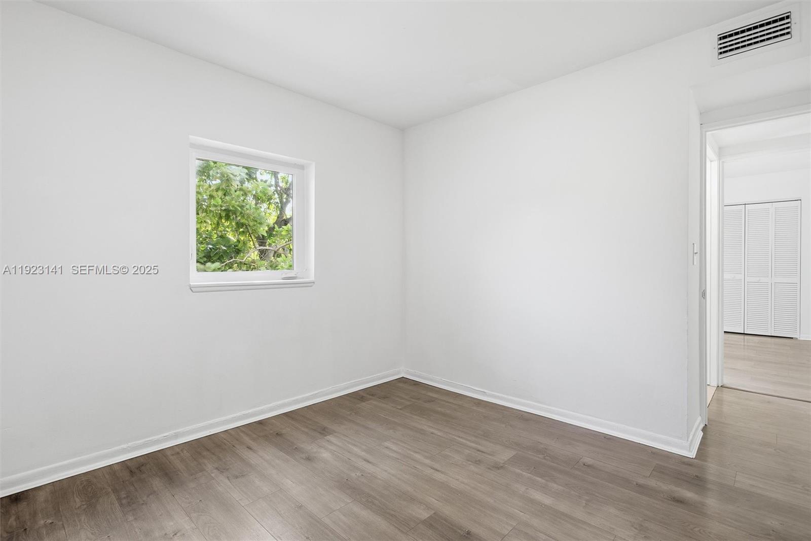 See details / 2658 sq. ft. $ 2025-12-01 0 Photo