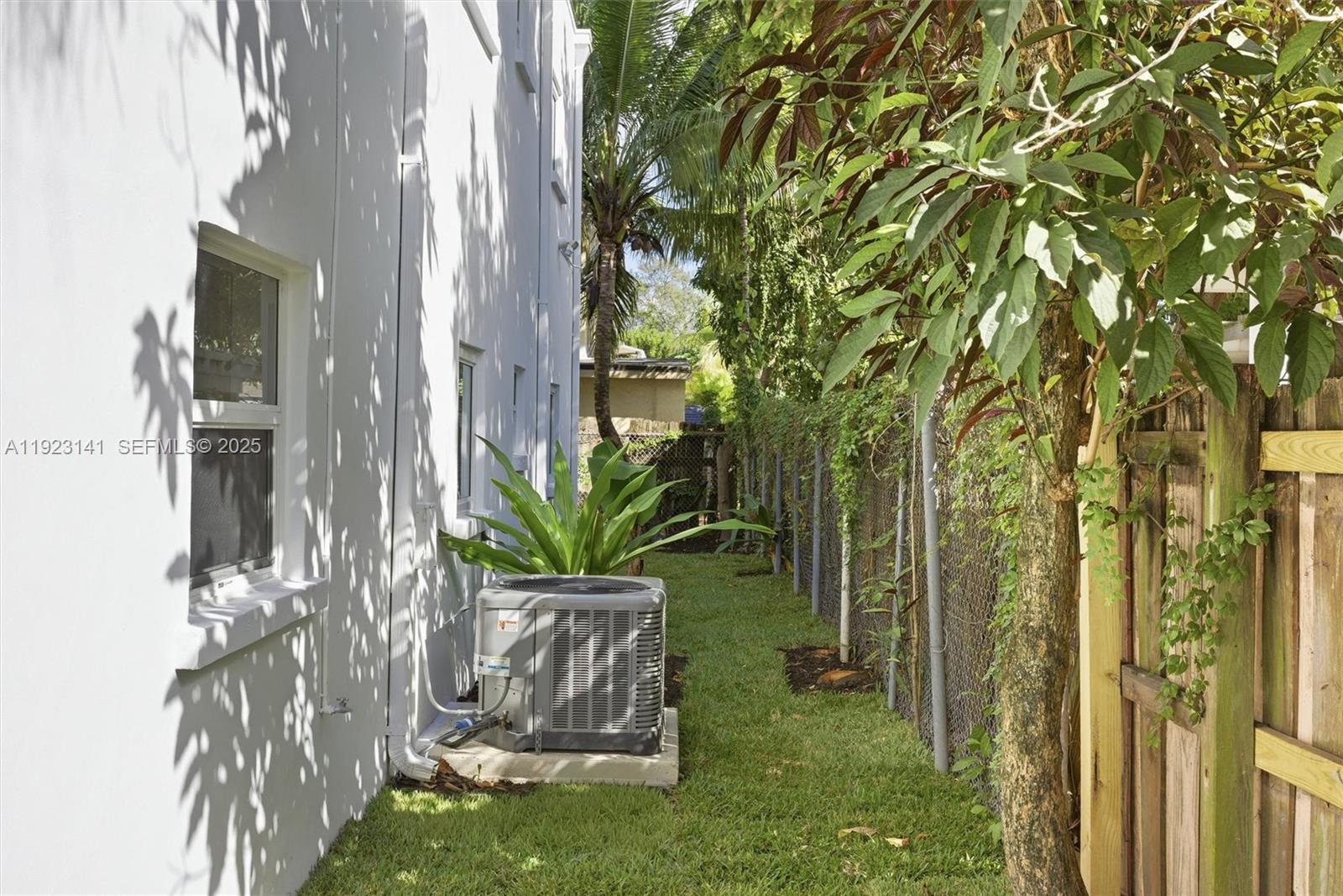 See details / 2658 sq. ft. $ 2025-12-01 0 Photo