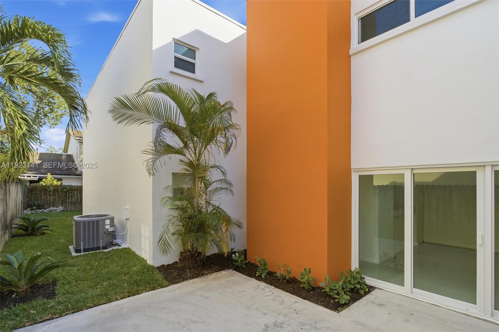 See details / 2658 sq. ft. $ 2025-12-01 0 Photo