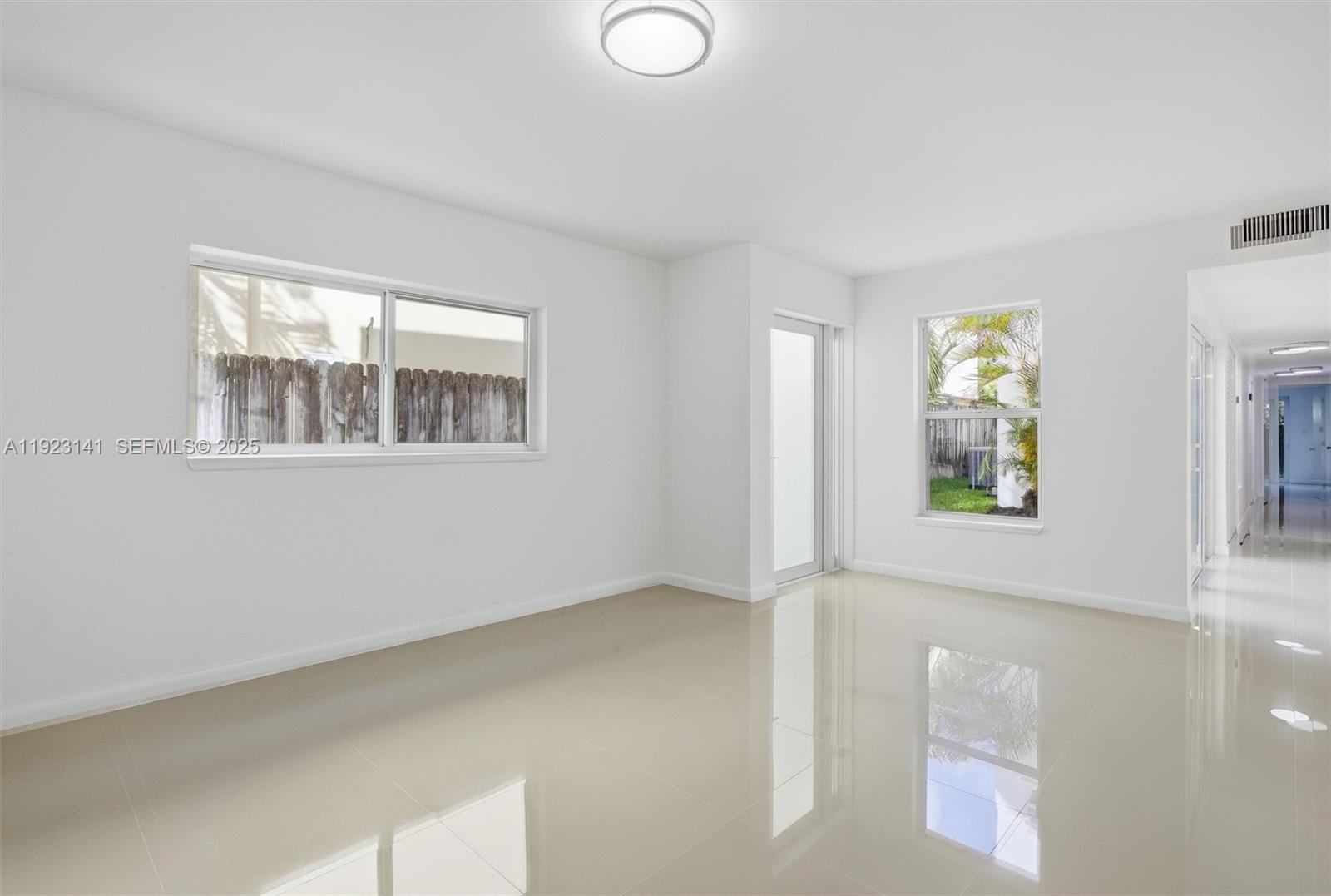 See details / 2658 sq. ft. $ 2025-12-01 0 Photo