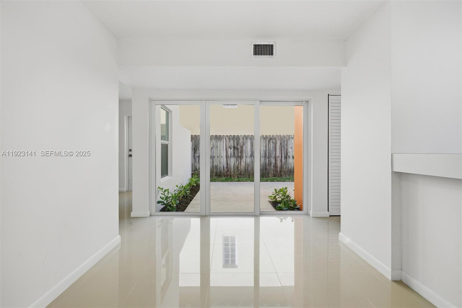 See details / 2658 sq. ft. $ 2025-12-01 0 Photo