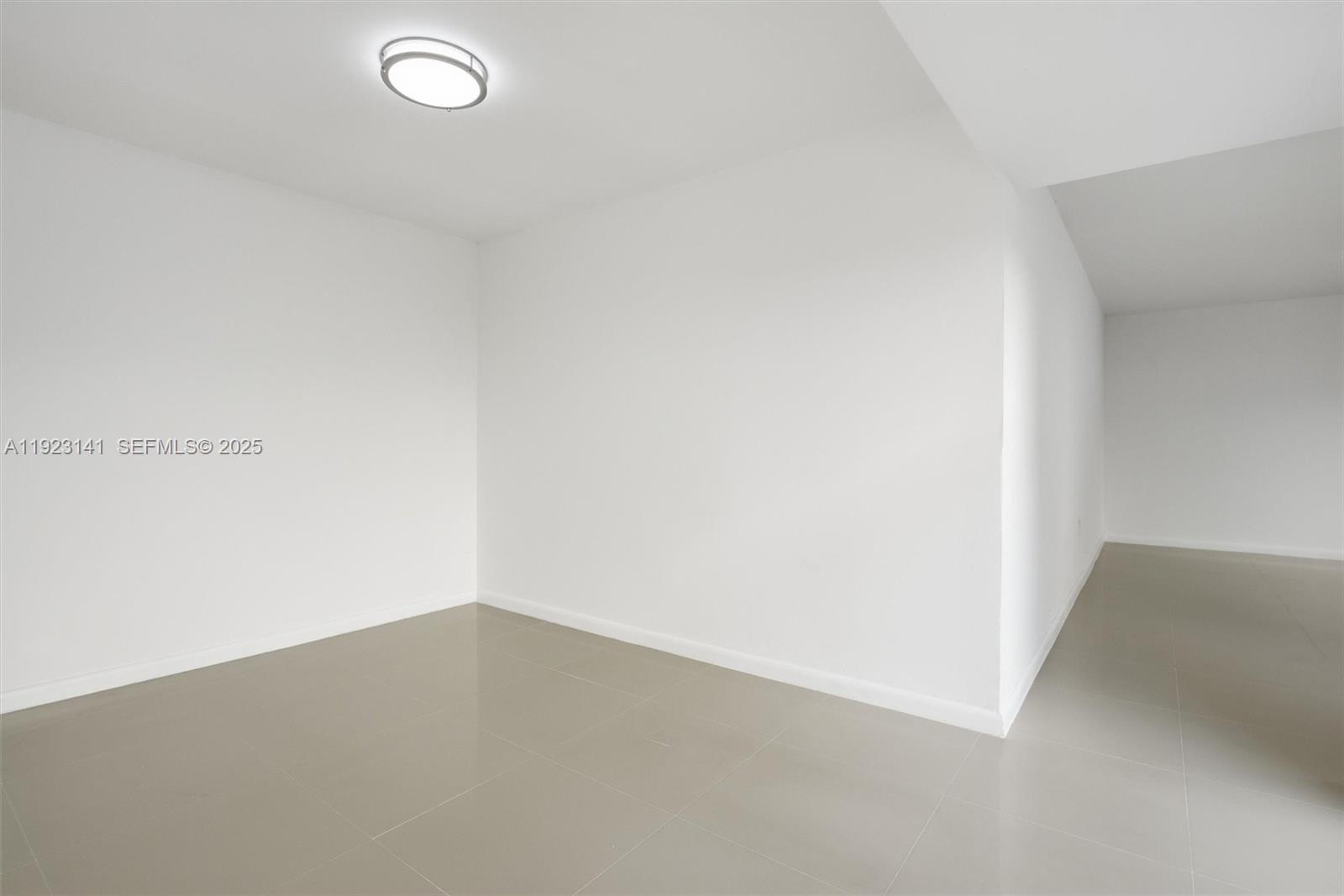 See details / 2658 sq. ft. $ 2025-12-01 0 Photo