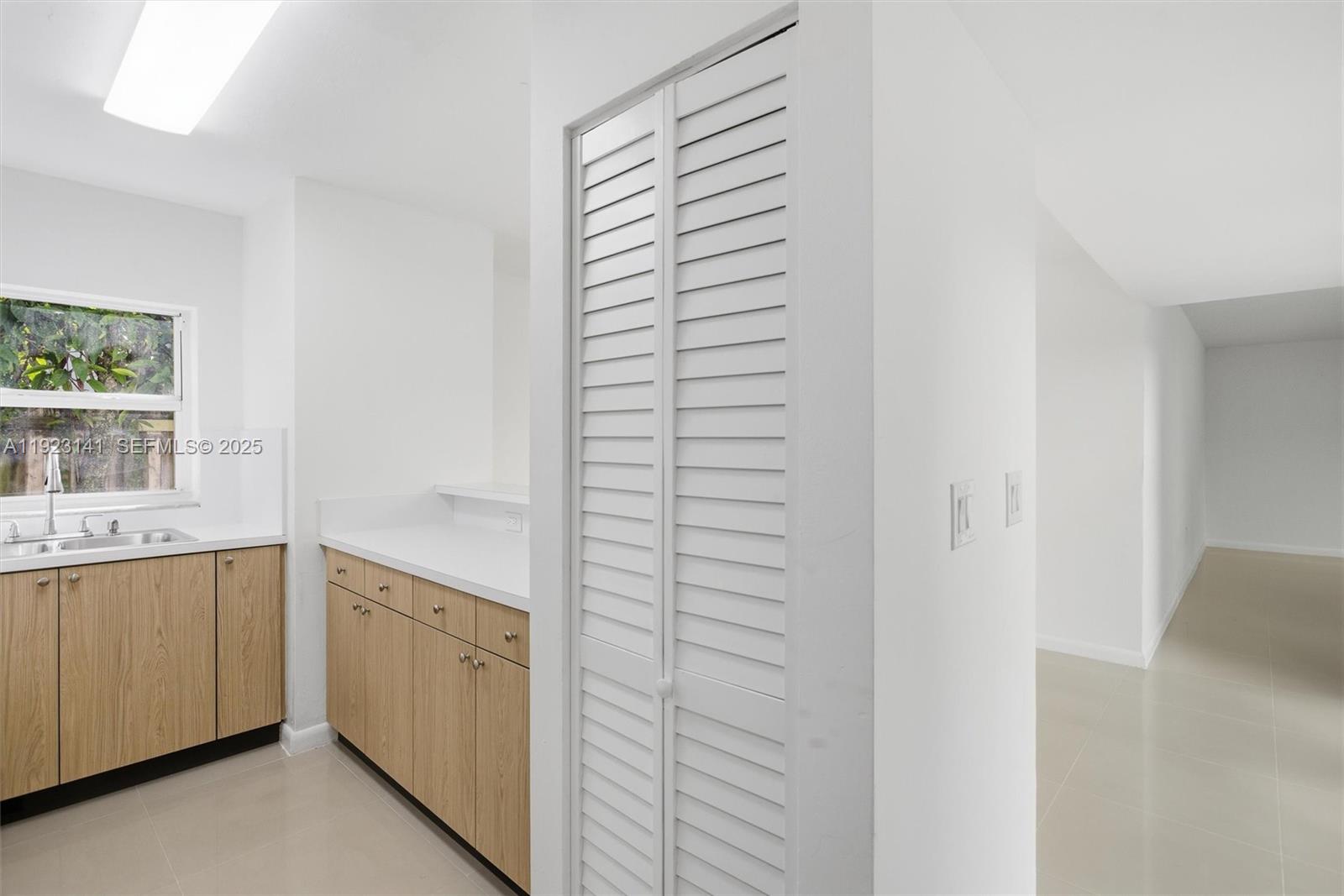 See details / 2658 sq. ft. $ 2025-12-01 0 Photo