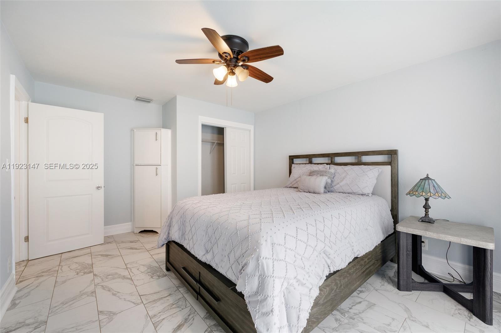 See details / 1928 sq. ft. $ 2025-12-01 0 Photo