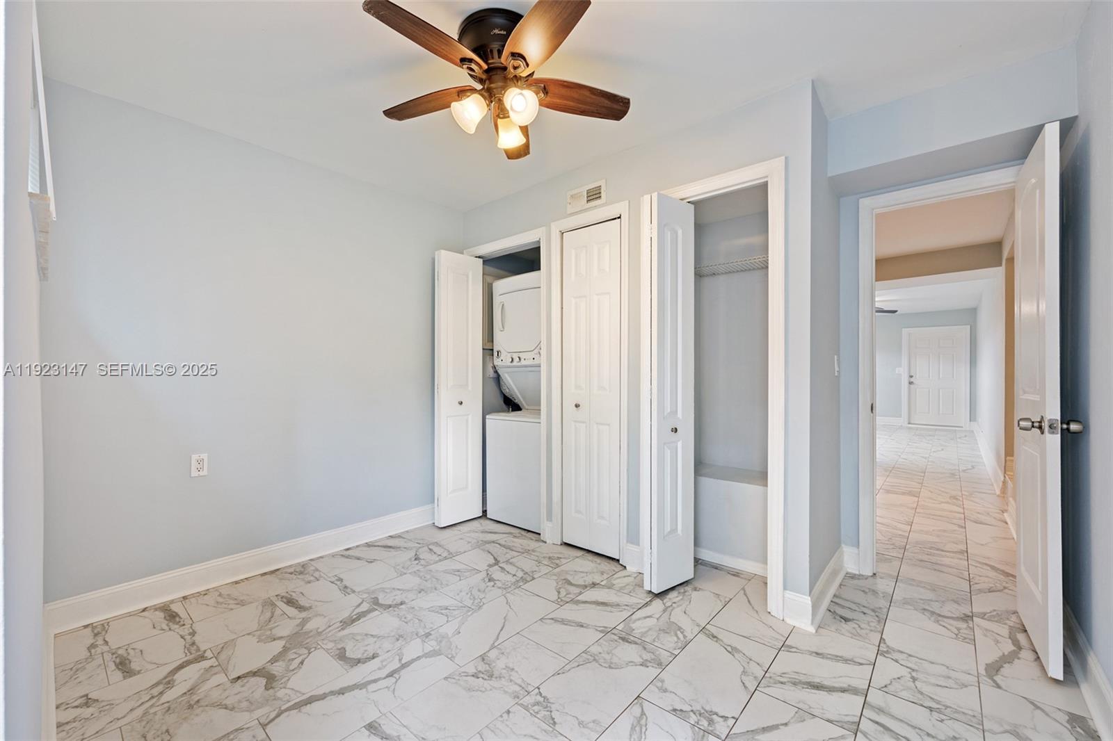 See details / 1928 sq. ft. $ 2025-12-01 0 Photo